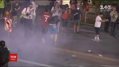 В американському місті Фенікс мирний протест перетворився на ніч безладу