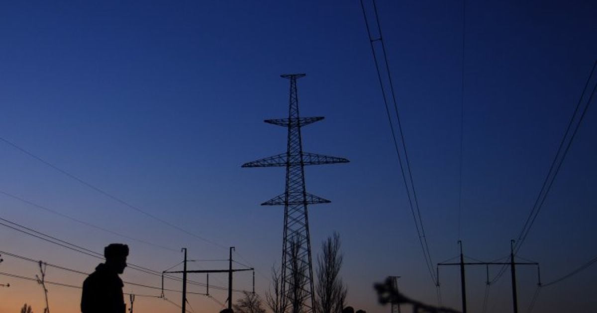 Електрика припинила надходити в Крим з материка.