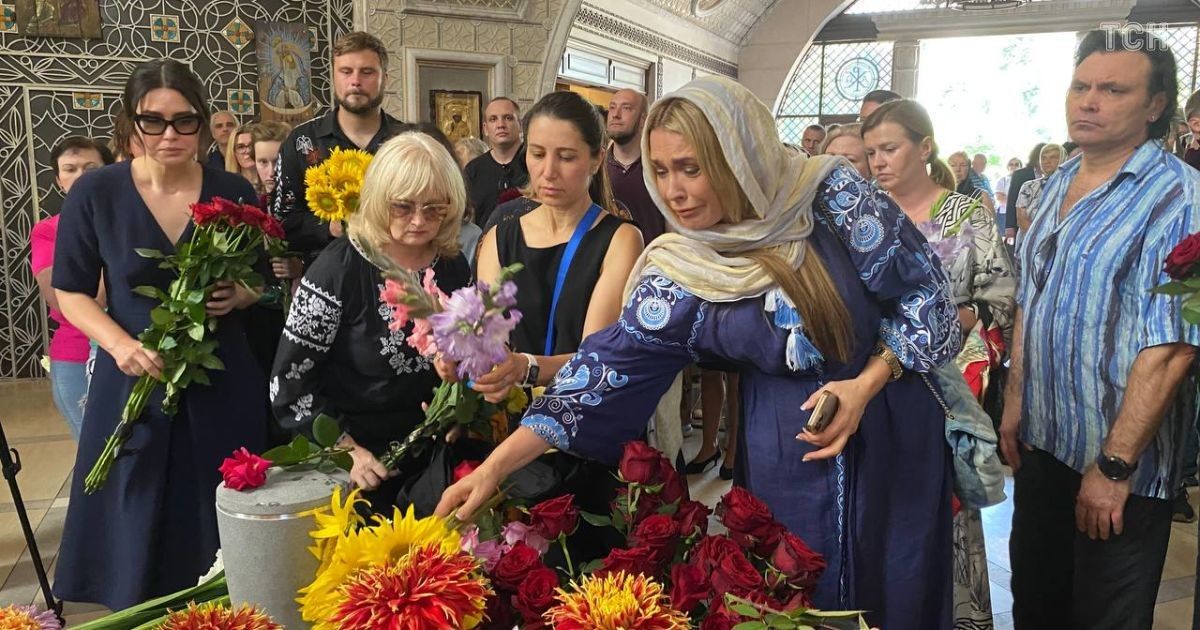 Ольга Сумська на прощанні з Русланою Писанкою