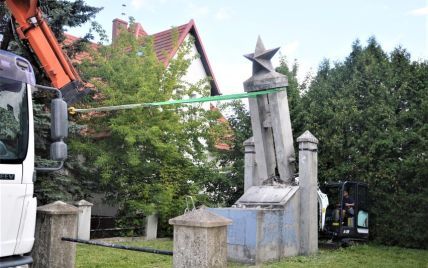 У Польщі через напад Росії на Україну демонтували пам'ятник Червоній армії: фото, відео