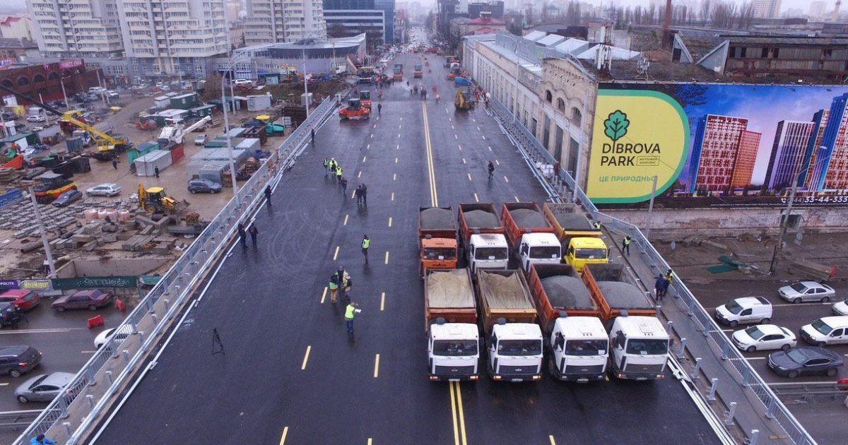 Шулявский путепровод испытали на прочность. Кличко стоял под ним