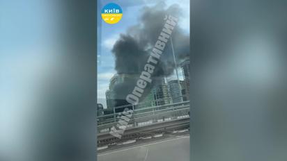 В Киеве на парковке случился пожар: сгорело около 30 авто, 10 мотоциклов и автобус