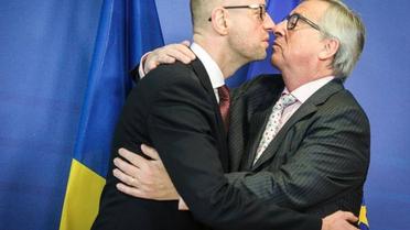 Грудень 2015 року. Президент Єврокомісії Жан-Клод Юнкер вітає прем&rsquo;єра Арсенія Яценюка