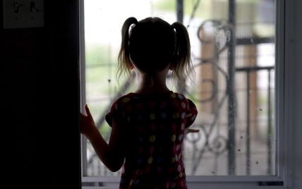 Ежегодно в Украине выявляют 1000 новых случаев онкоболезней у детей: как родителям распознать недуг