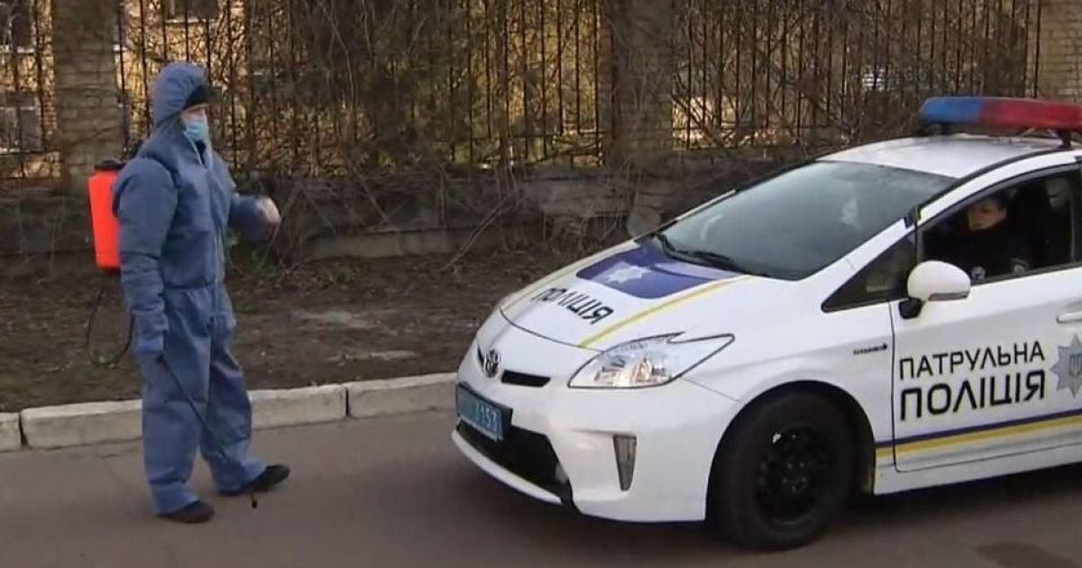 Дезінфекція Києва: столичні дороги миють шампунем, а таксі – "холодним туманом"