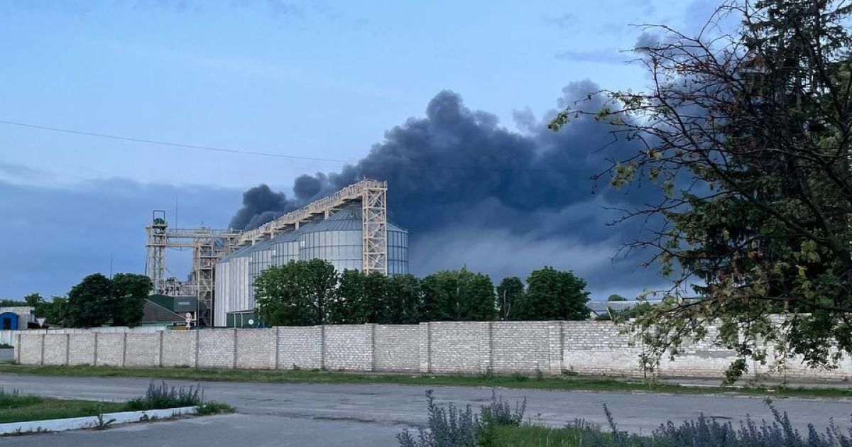 Знищено склади з боєприпасами та багато техніки: в ОК "Південь" розповіли про удари по окупантах на Херсонщині