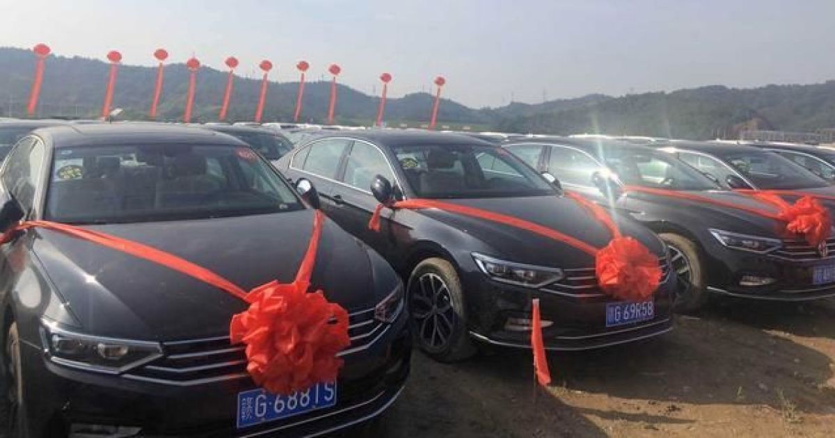 В Китае компания подарила каждому сотруднику автомобиль