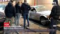 Іномарка на повній швидкості протаранила дві автівки та врізалася у торговельний центр | Новини Києва