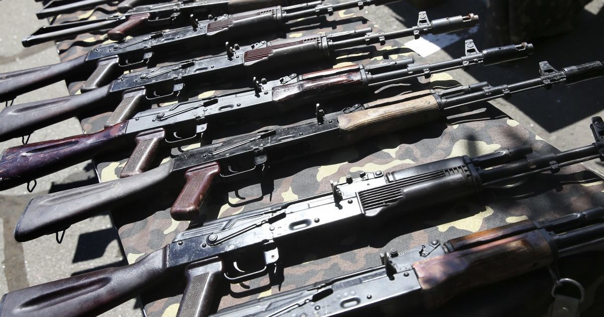 У маєтку Трампа затримали трьох підлітків з автоматами 