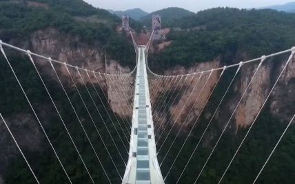 В Китае на месте съемок "Аватара" открыли самый длинный стеклянный мост в мире