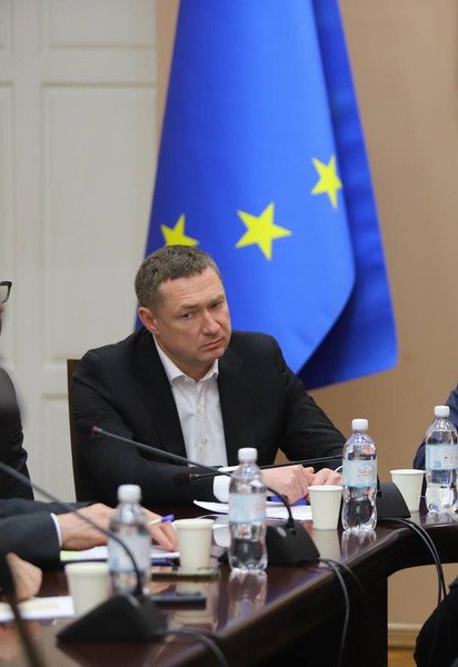 Оксен Лесной на совещании