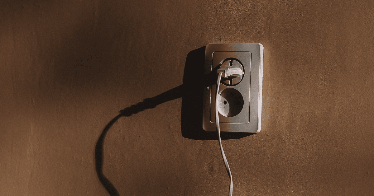 Як вберегти техніку при відключенні світла