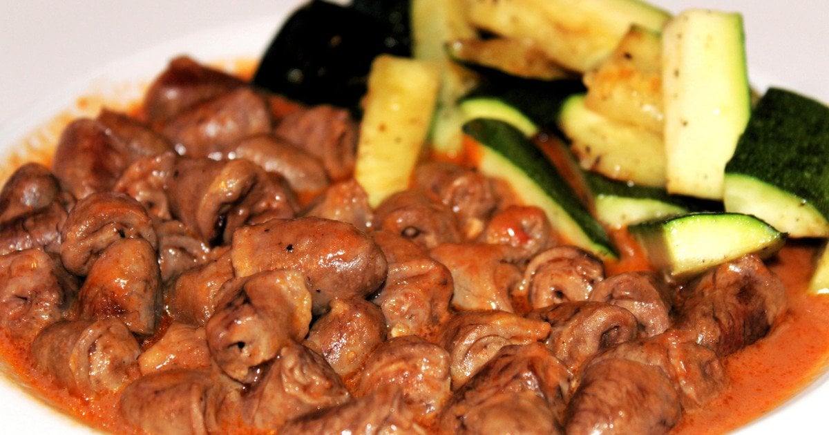 Гуляш із курячих сердечок