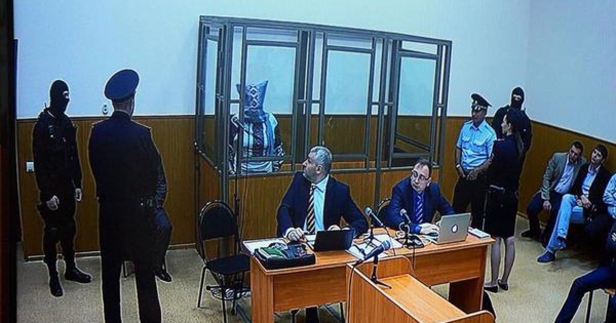 Савченко наділа торбу на голову, аби "свідок її згадав"