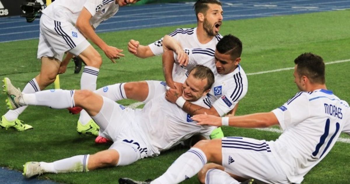 Гравці Динамо святкують гол у ворота Порту