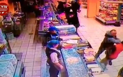 У Києві чоловік одним ударом вбив покупця у супермаркеті