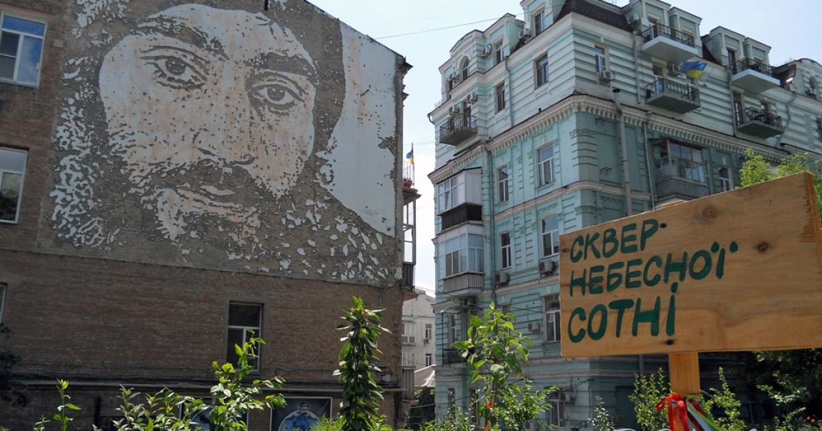 Волонтеры обратились к Порошенко с просьбой защитить сквер Небесной Сотни