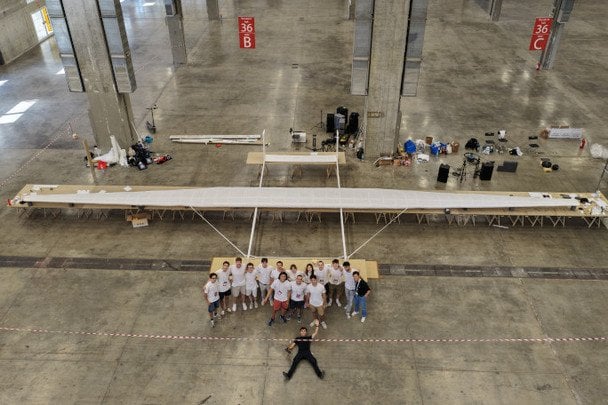Найбільший паперовий літак у світі / © Guinness World Records