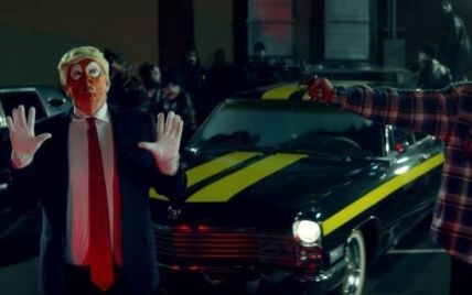 Популярный рэпер Snoop Dogg в новом клипе выстрелил в клоуна Трампа