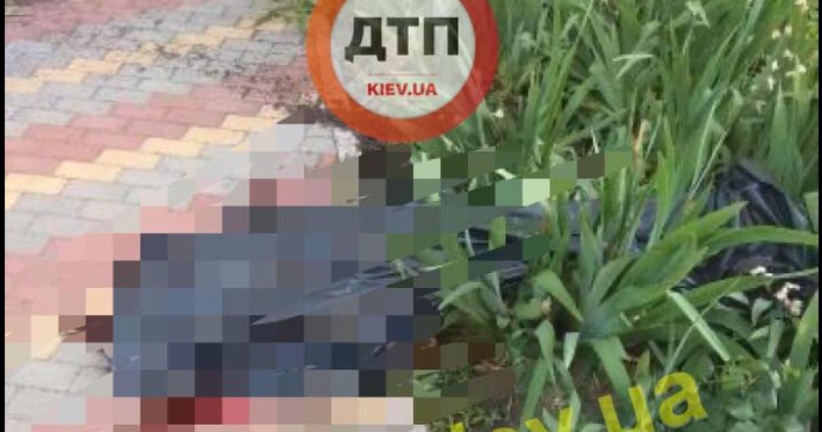 У Києві з вікна 20 поверху випала дівчина