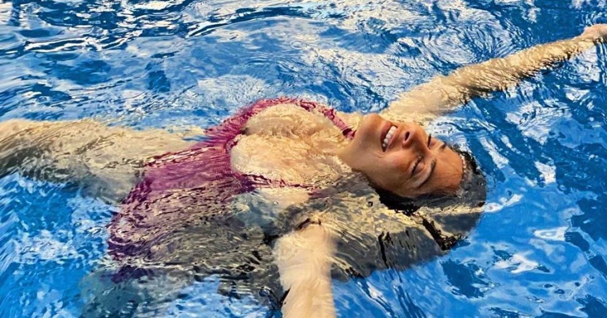 Апетитна Сальма Гаєк у купальнику показала, як відпочиває у екзотичних краях