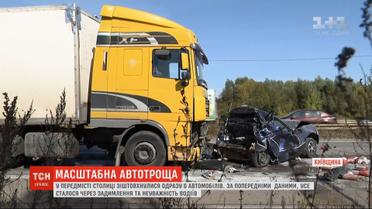 В пригороде Киева столкнулись сразу 6 автомобилей: один человек погиб