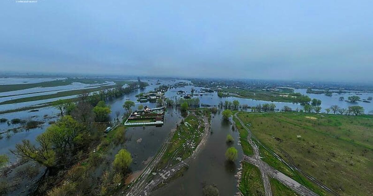 Затопило парк "Наталка" та Поштову площу: велика вода накоїла лиха у Києві та області (фото, відео)