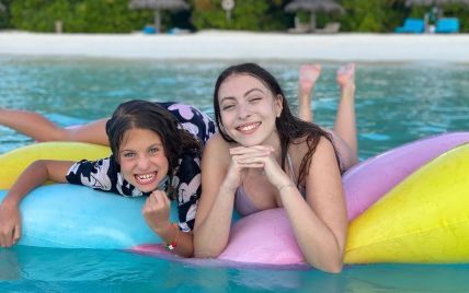 Оля Полякова показала підрослих доньок у басейні