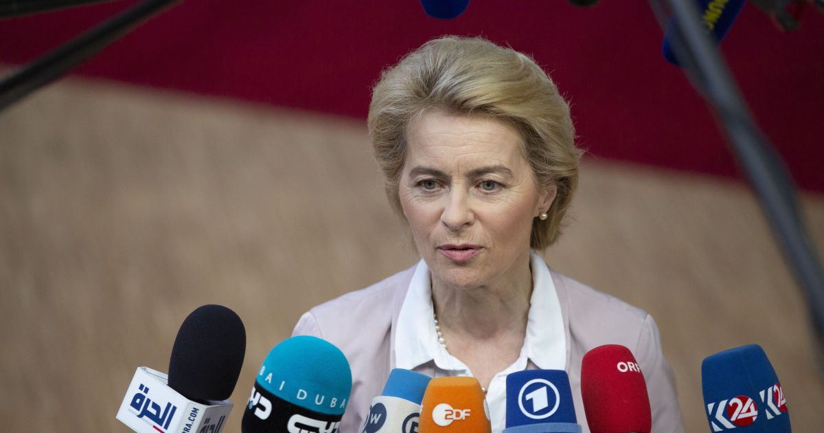 Новая глава Еврокомиссии заверила Зеленского, что санкции против РФ останутся до полного выполнения Минска