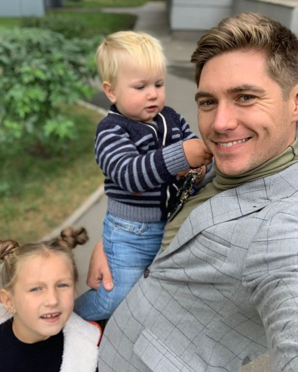 Володимир Остапчук з дітьми / © instagram.com/vova_ostapchuk