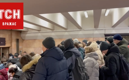 В метро Киева произошел коллапс из-за закрытия станций "синей" ветки, на дорогах пробки – фото