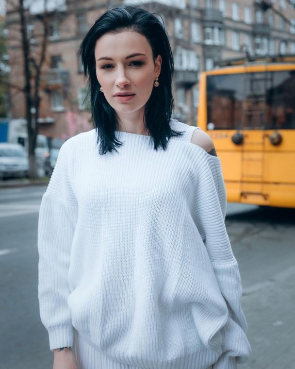 Приходько растрогала фото дочери-выпускницы и сына на последнем звонке: "Мама пошла плакать"