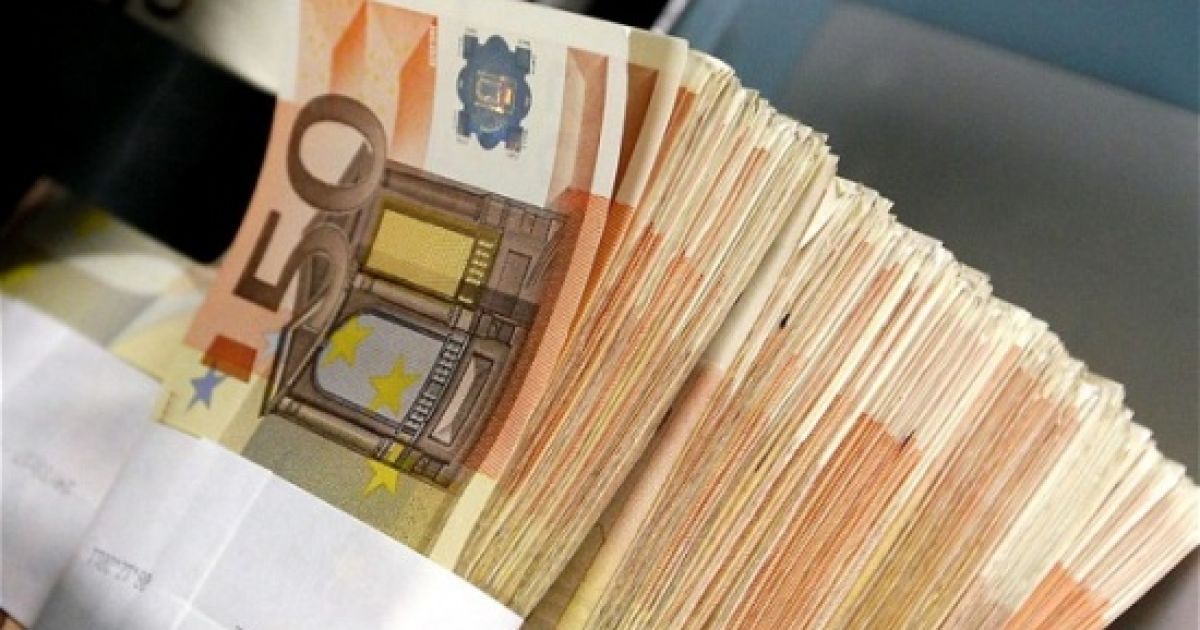 Евро начал терять позиции на мировых торгах