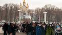 Под аплодисменты и "спасибо": в Харькове траурный кортеж с телом Кернеса отправился на кладбище
