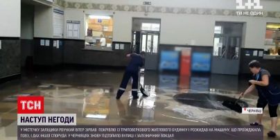 Новости Украины: в Тернопольской области ликвидируют последствия урагана, а Черновцы заливает