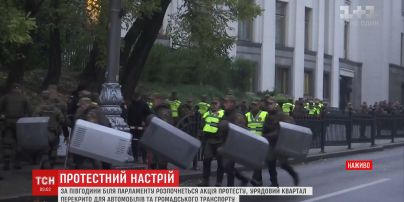 В урядовому кварталі перекрили рух для транспорту
