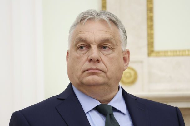 На Закарпатье подожгли венгерскую церковь и оставили ксенофобскую надпись — Орбан устроил истерику