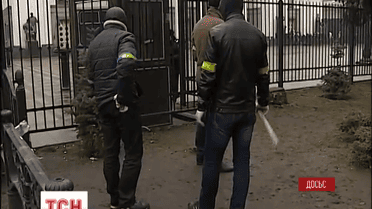 Задержаны четверо правоохранителей, которые вооружали «титушок» огнестрельным оружием