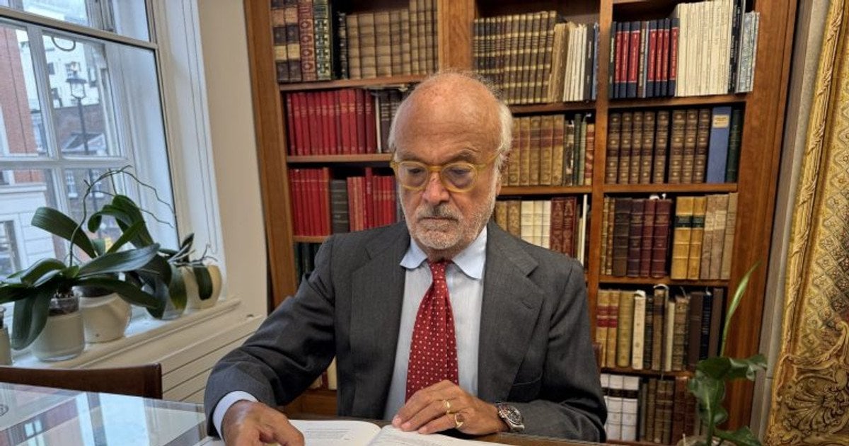 Сховище золотих та срібних монет, знайдене таємно закопаним, щоб сховати його від нацистів. (Jam Press/Numismatica Ars Classica)