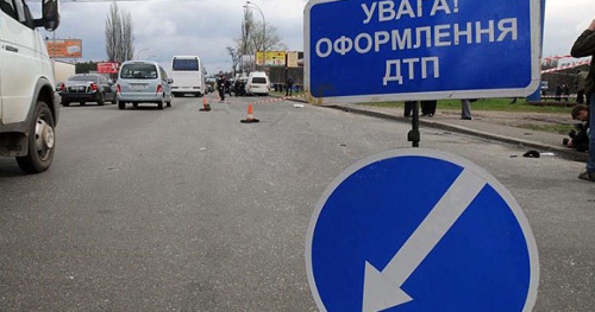 Под Киевом "Газель" после столкновения перевернулась на бок