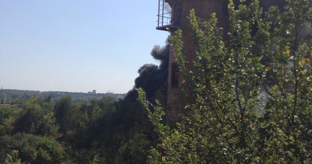 В Буче начался масштабный пожар на промышленном предприятии / © ТСН.ua