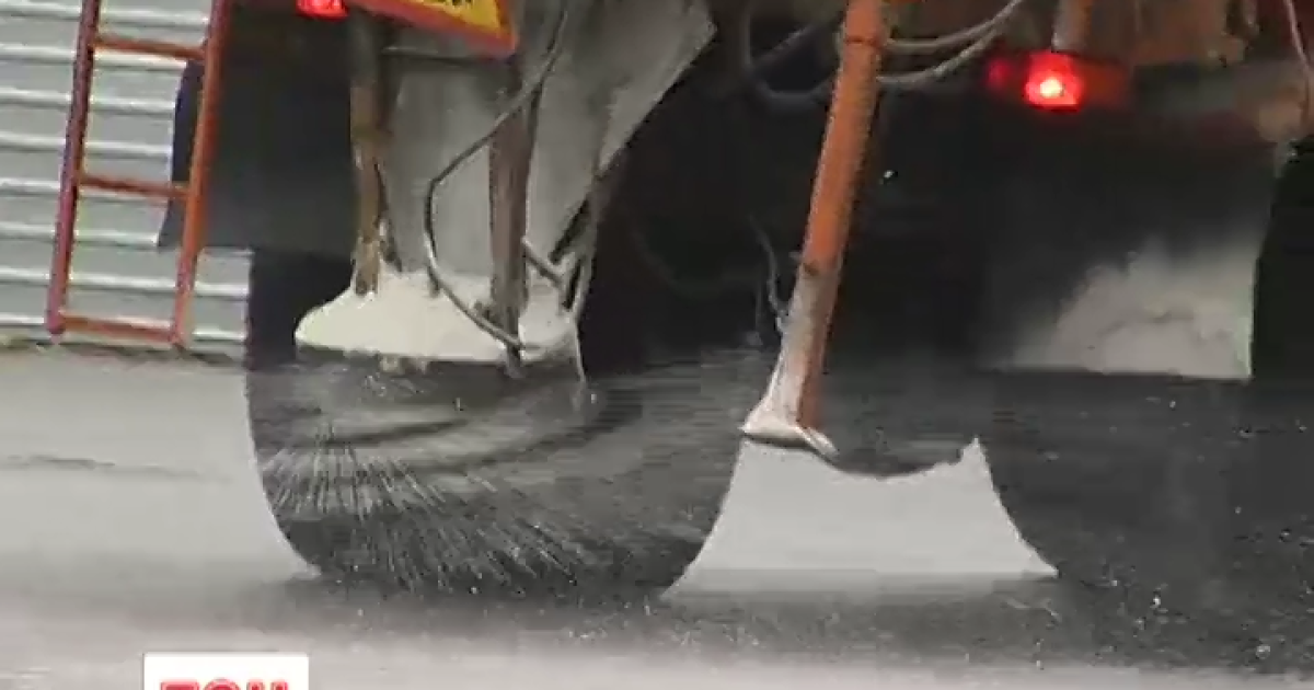 Утром в Киеве все покрывала ледяная корка