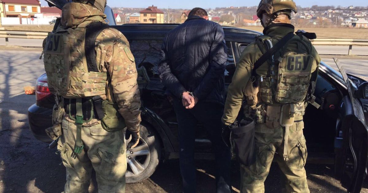 СБівці затримали групу торговців зброєю з зони АТО