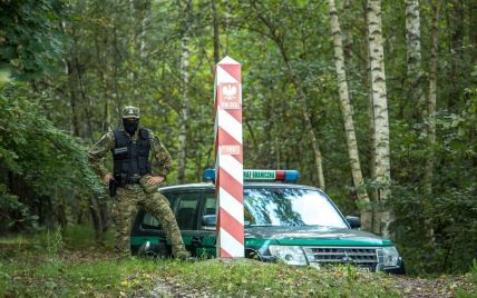 Били ветвями и камнями: нелегальные мигранты из Беларуси во время штурма границы травмировали военных