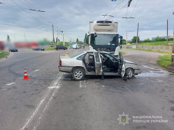 В Луцке грузовик снес легковушку: погибли супруги