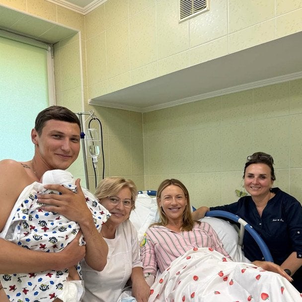 Леся Нікітюк і її наречений з сином  / © instagram.com/lesia_nikituk