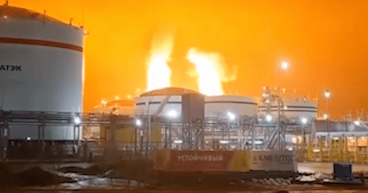 Порт і нафтовий термінал в Усть-Лузі