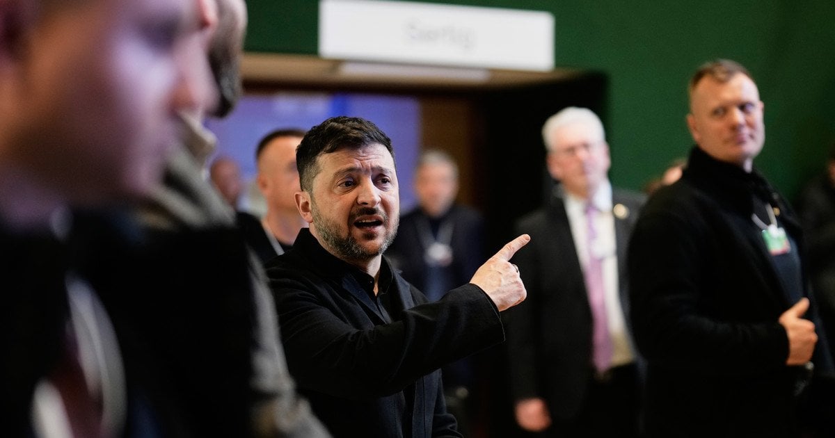 Президент України Володимир Зеленський спілкується зі ЗМІ на щорічній зустрічі Всесвітнього економічного форуму в Давосі, Швейцарія, у четвер, 22 січня 2026 року