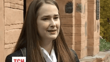 Дівчина, що пережила рак, тепер допомагає дітям впоратися з хворобою