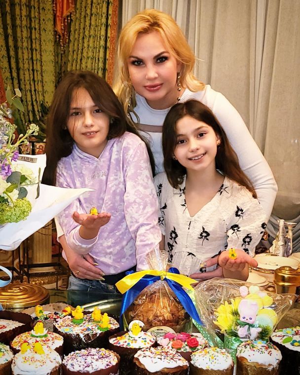 Камалія з доньками / © instagram.com/kamaliyaofficial